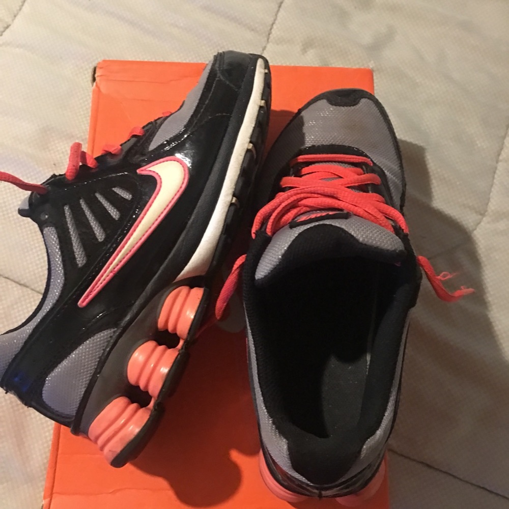 Nike Kids size 6 Black, White and Pink Air Max